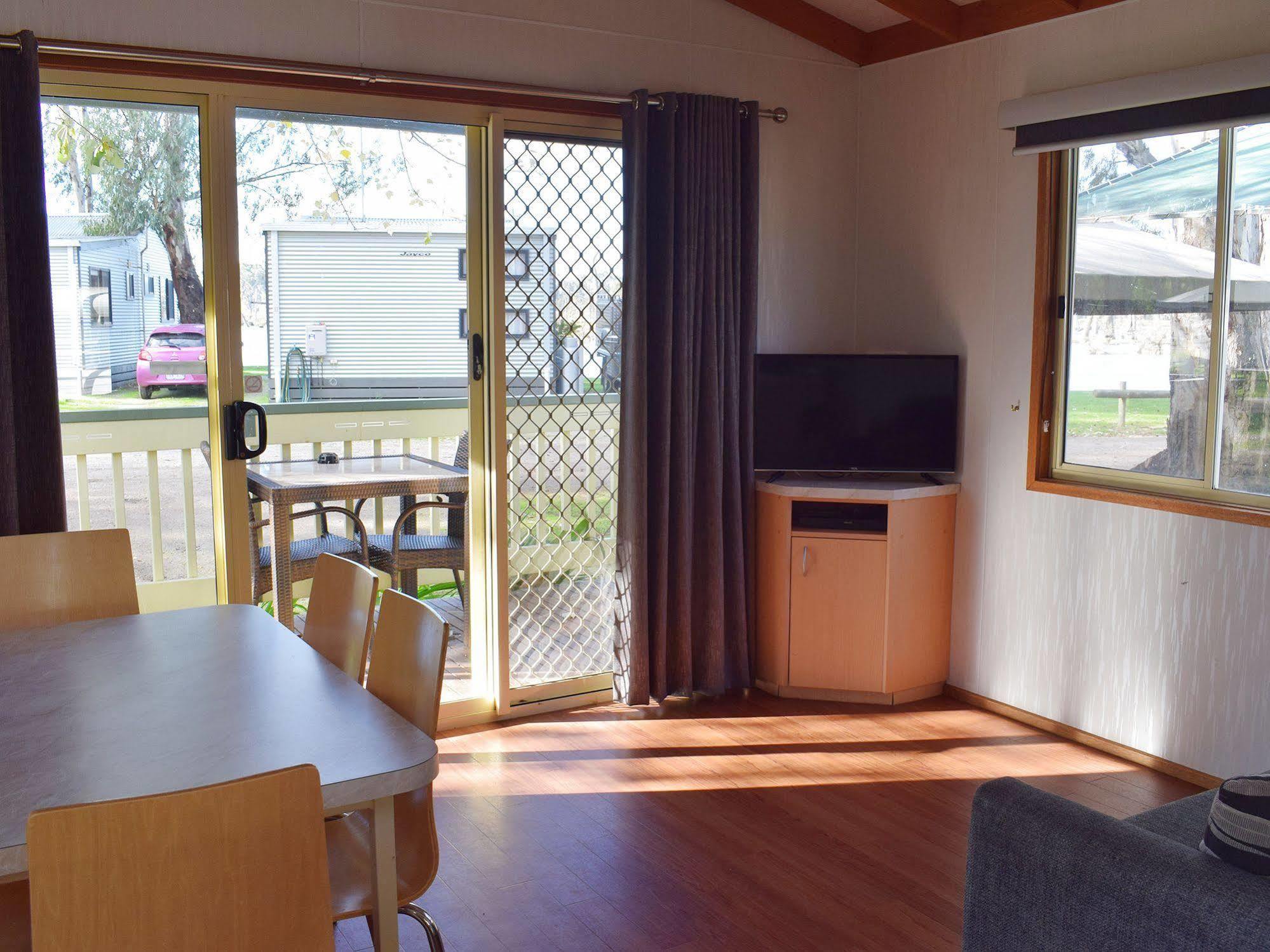 Cohuna Waterfront Holiday Park 외부 사진